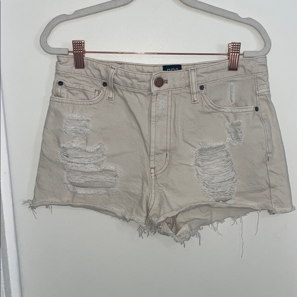 BDG by Urban Outfitters Cream Girlfriend High-Rise Distressed Jean Shorts | 27